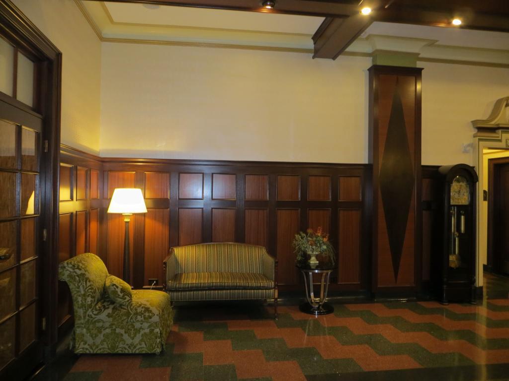 Carleton Of Oak Park Hotel Eksteriør billede