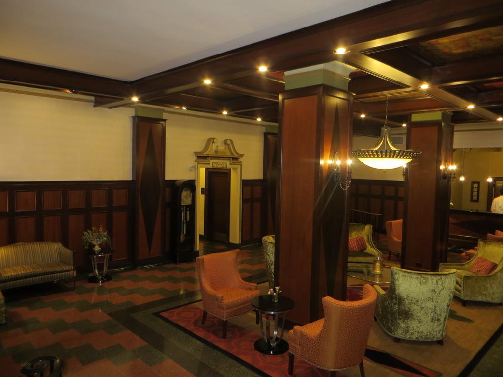 Carleton Of Oak Park Hotel Eksteriør billede